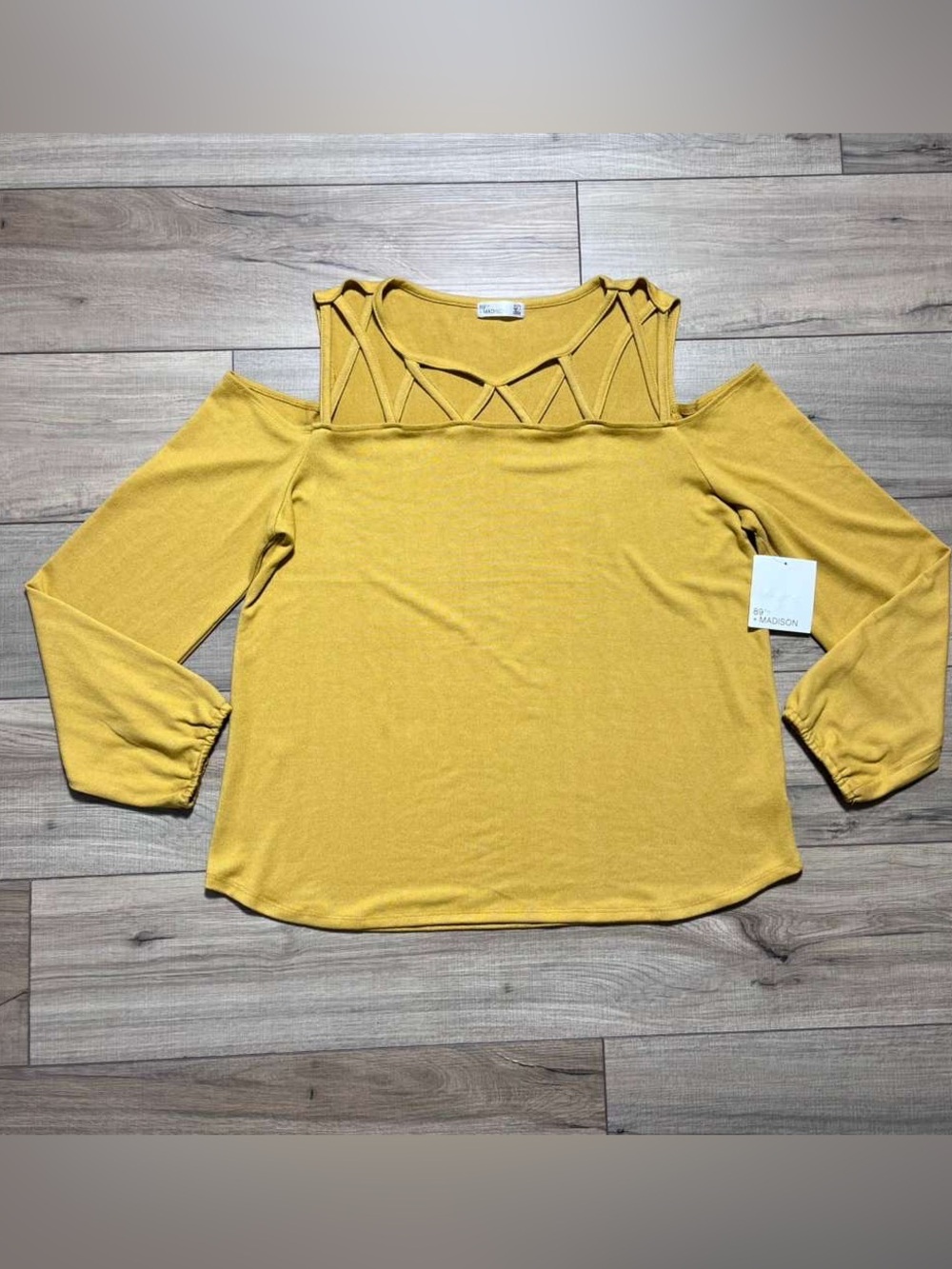 89th + Madison Womens Cold Shoulder Cutout Neckline Long Sleeve Top XL Gold